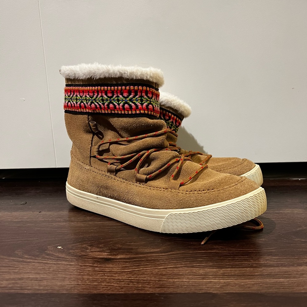 TOMS new Alpine Brown Shearling lined waterproof suede women’s ankle boots